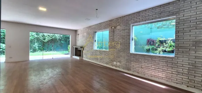 OPORTUNIDADE!! Condomínio fechado 4 quartos, espaço e muito verde!