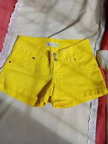 Shorts Jeans Feminino Amarelo