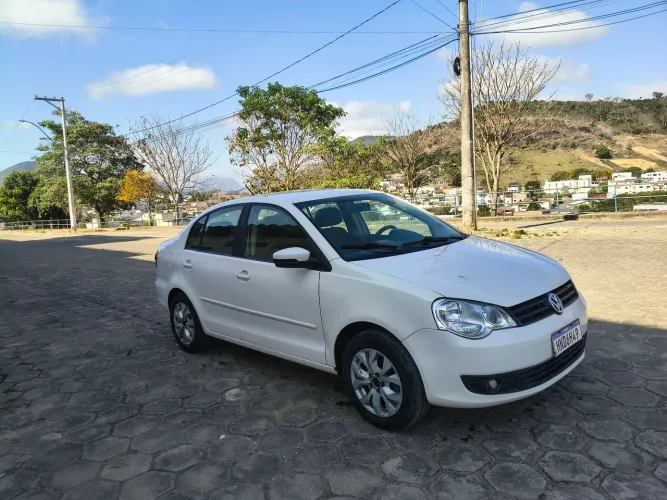 Volkswagen Polo Sedan 1.6 MI Total Flex 8V 4P 2012