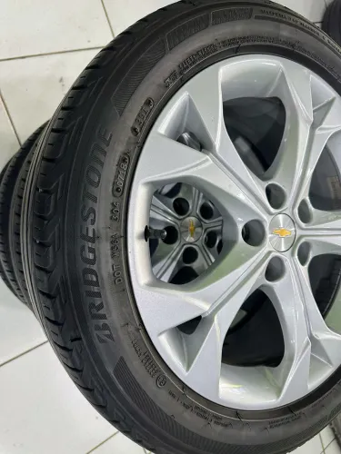 Jg Roda Original Gm Cruze Aro 17 5x105 + Pneu 215/50/17 Bridgestone