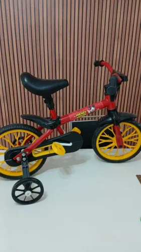 Bicicleta usada para crianças de 1 a 3 anos