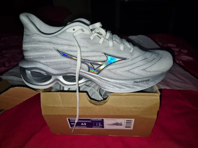 Tênis Mizuno original tamanho 43 Novo na caixa 