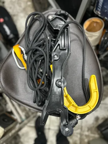 VENDE-SE GARRA MEIO DE VÃO