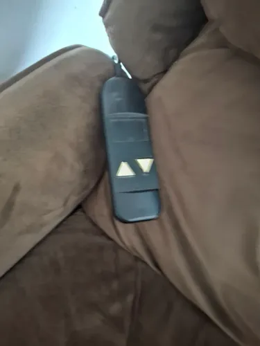 Poltrona super confortável semi nova de controle remoto para idosos e invalidez. 