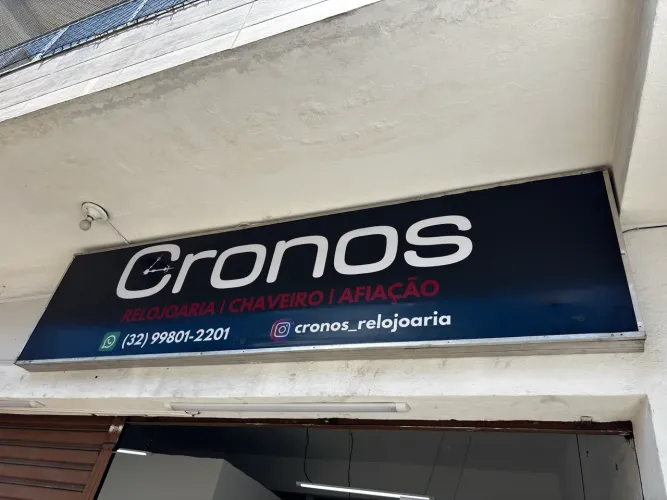 Letreiro iluminado em alumínio