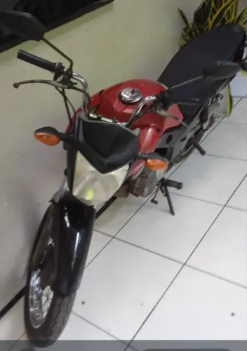 Vendo moto quitada, Honda Titan, 150cg vermelha.Vendo moto Fan 125. Ano 2014/2015. Toda re