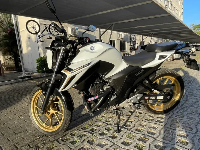 YAMAHA FZ 25 EXTRA - VENDO, TROCO, FINANCIO
