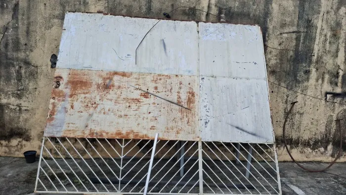 Portão de ferro, faltando apenas pintura ,não faço entrega