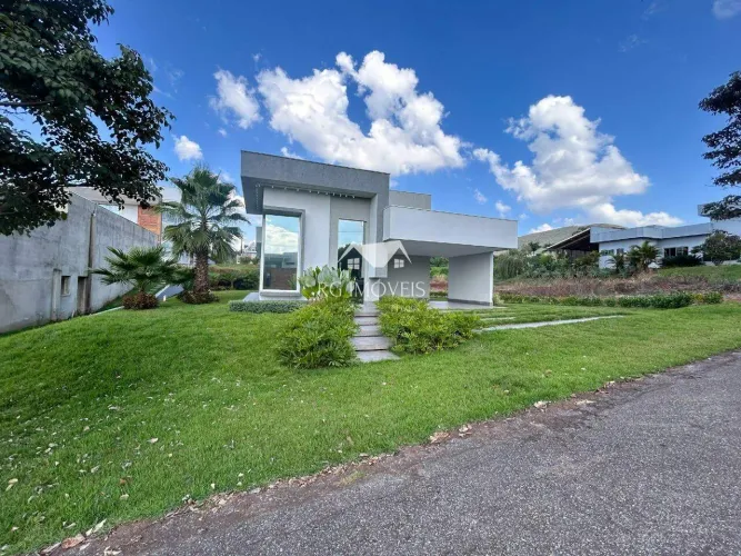 Casa 03 quartos a venda no condomínio Serra dos Bandeirantes