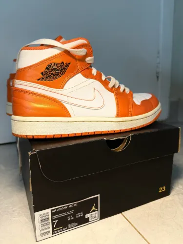 Tênis Air Jordan 1 mid SE 