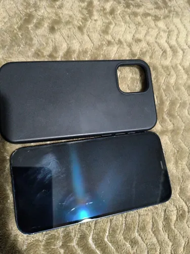 iPhone 12 128GB usado + 11 capinhas