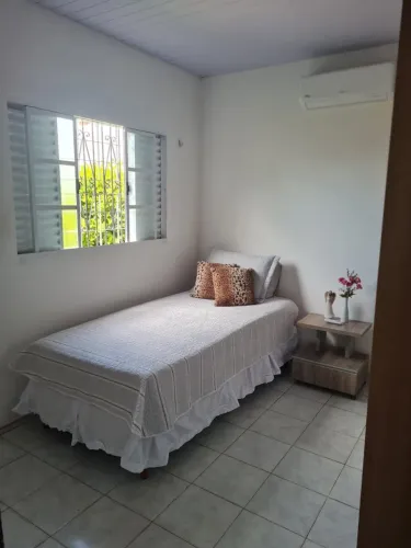 Vendo Cama Box Solteirão (1m de largura 2m de comprimento) 550 reais