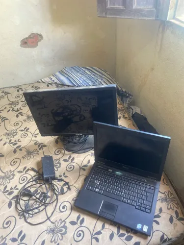 Notebook dell tela quebrada vem com monitor 