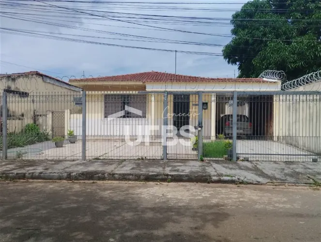 Casa a venda no setor Coimbra - 4 quartos - proximo a Praça C