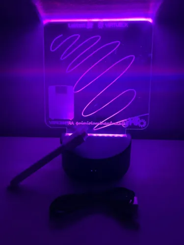 Luminária LED Neon com Quadro de Acrílico para Recados e Desenhos + Caneta 