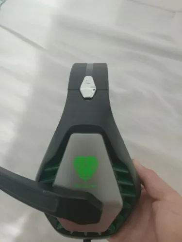 Fone usado poucas vezes, com microfone