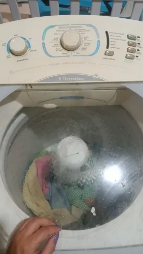 Vende-se máquina de lavar com defeito