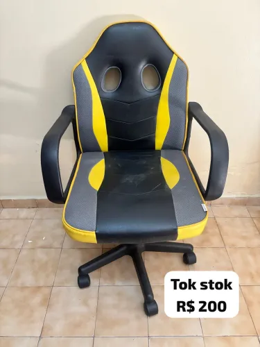 Cadeira gamer/ escrivaninha / baú (Tokstok)