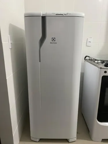 Geladeira Eletrolux Semi Nova