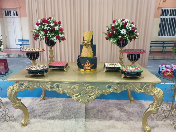 Mesa imperial para decoração