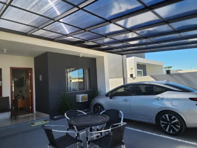 CASA A VENDA EM ARARUAMA/RJ.