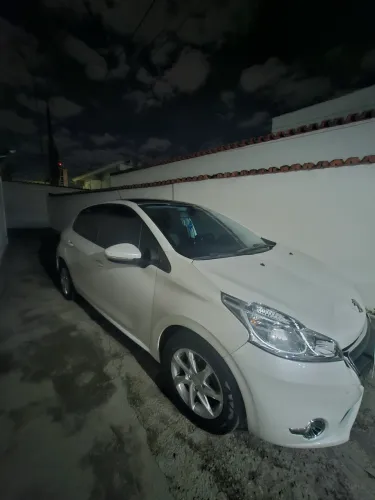 Peugeot 208 Allure 1.5 Flex 8V 5P 2014