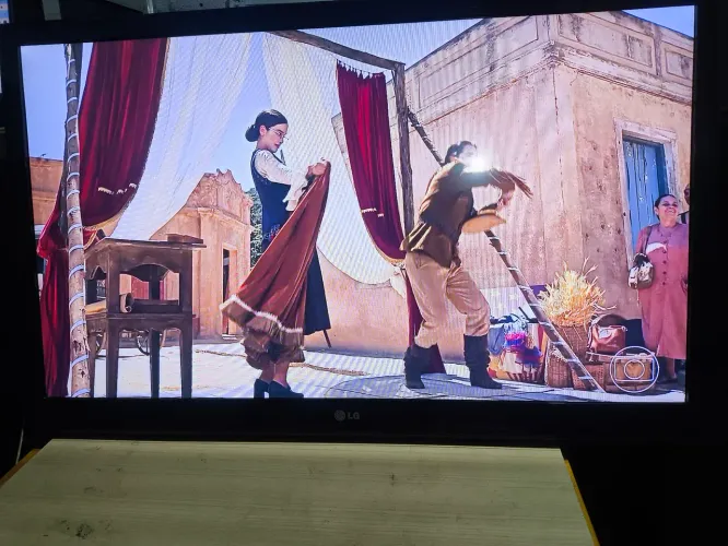 TV LG LCD LED DIGITAL 42' MODELO 42LV3700 (leia a descrição)