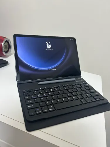 Samsung TAB S9 FE (TECLADO INCLUSO)