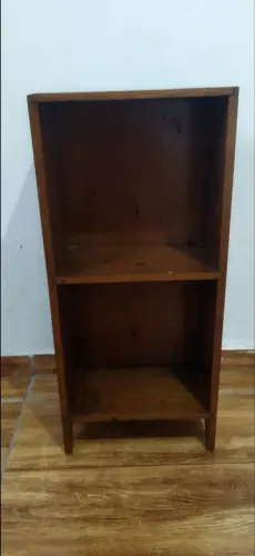 Criado mudo/mini estante de madeira