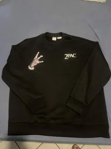 Moletom preto 2PAC (zara)