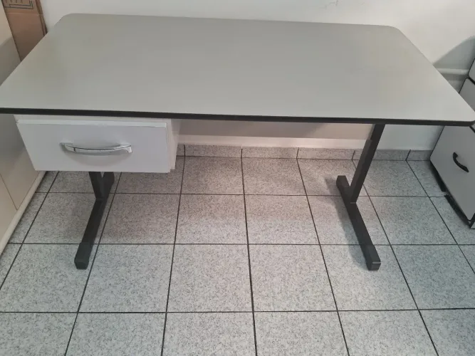 Mesa com gaveta para escritório!