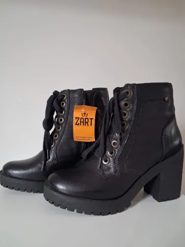 Bota preta tamanho 35