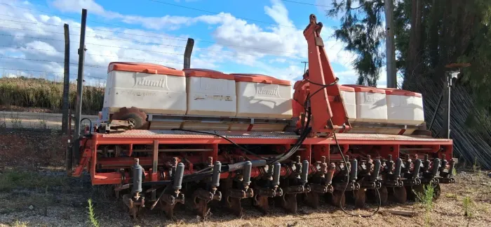 Plantadeira jumil 2980 13 linhas ano 2004
