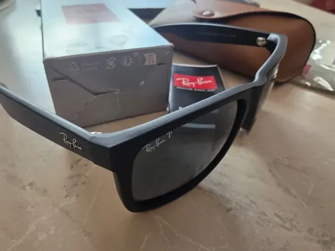 Óculos de Sol Ray-Ban Justin Classic Preto RB 4165L