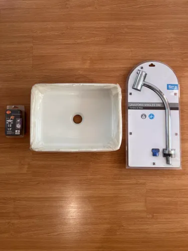 Vendo kit pia com cuba, torneira e ralo de clique