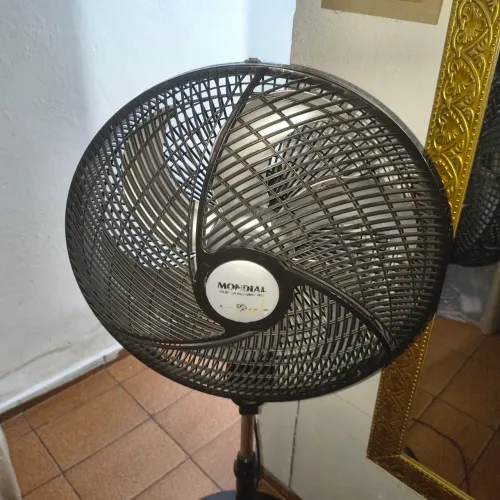 Vendo esse ventilador grande de pé