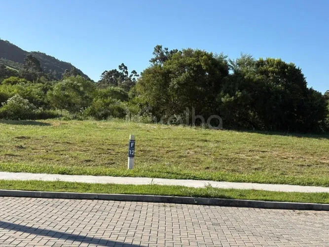 Lotes de 360 a 606 m² em loteamento planejado com Estação de Tratamento de Esgoto e Área d