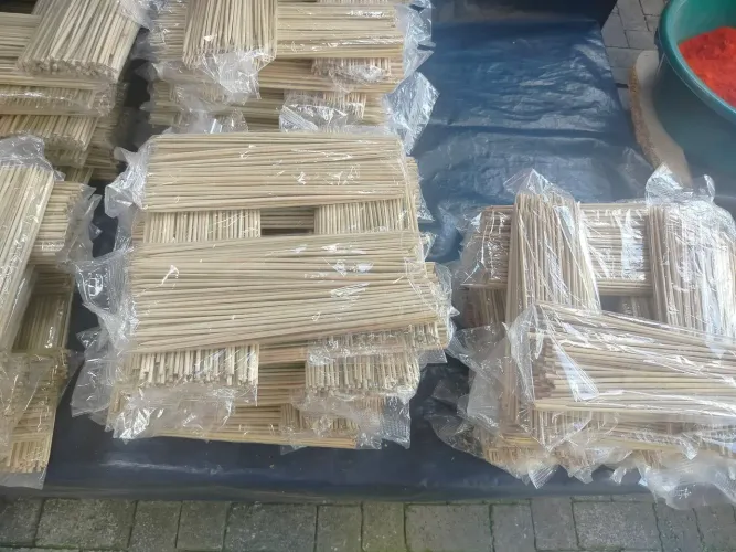 Vendo palitos para churrasco tamanho 28 ao 50 cm valores variam de acordo com tamanho