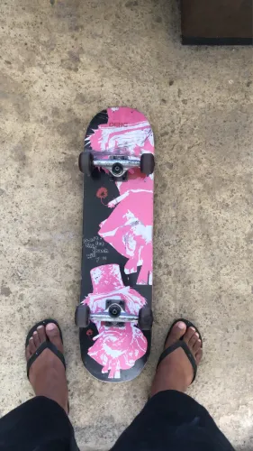 Skate semi novo