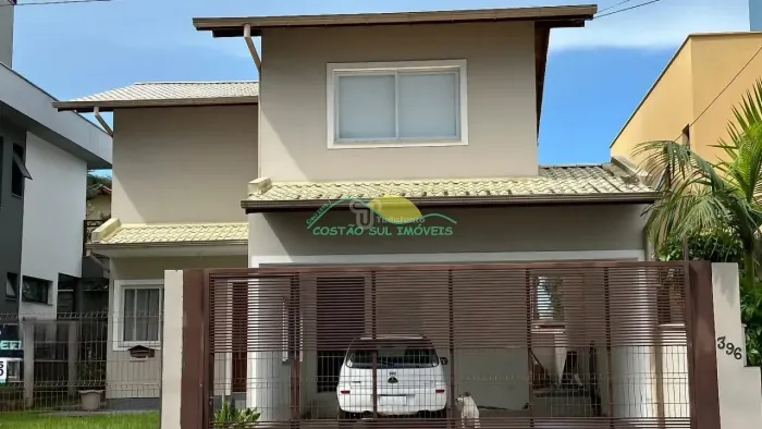 Casa de dois pavimentos com 4 quartos (1 suíte) no Campeche - Florianópolis/SC
