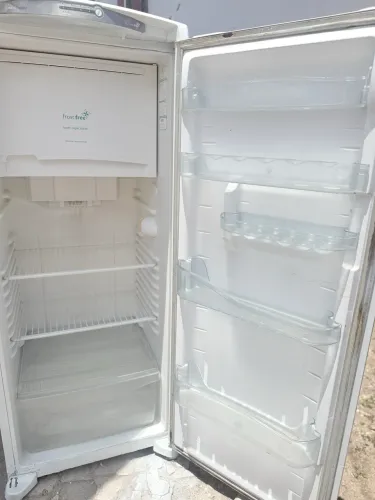 Geladeira Consul frost free semi nova