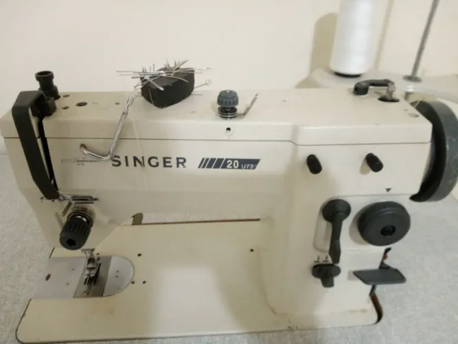 Máquina de costura Singer 20u