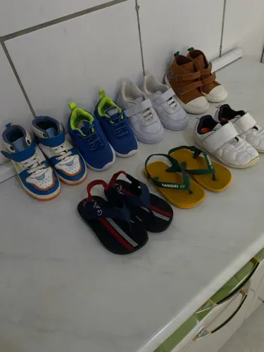 7 calçados infantil - 150 reais