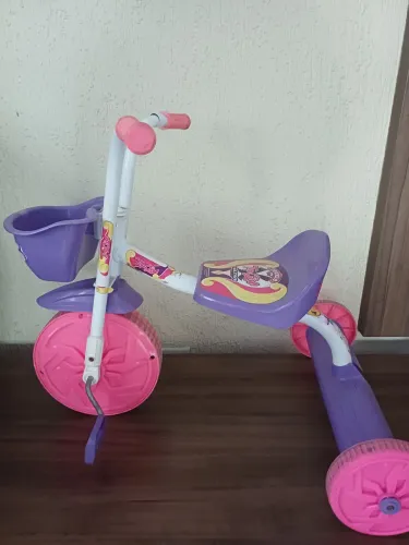 Triciclo infantil menina