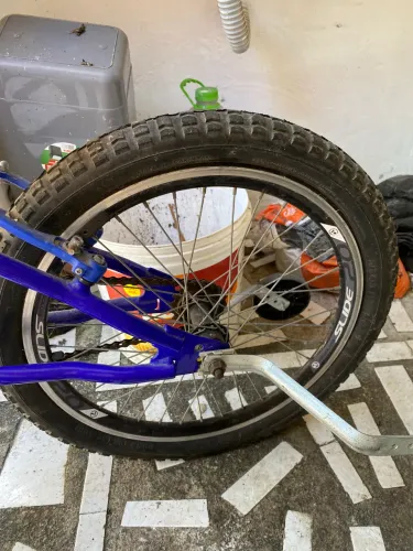 Bicicleta infantil sem marcas de uso