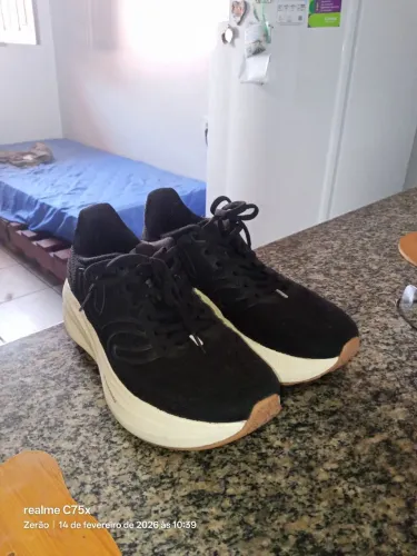 Vende-se tênis Corre Max - quase novo