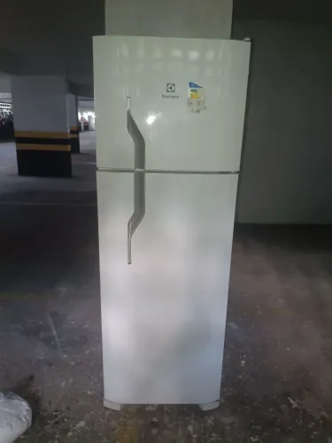 Vende se geladeira