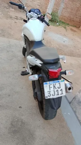 Moto cb 300 em dia