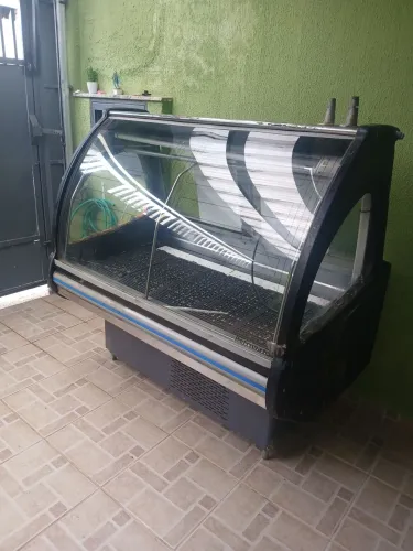 Expositor para açougue Voltagem 220.