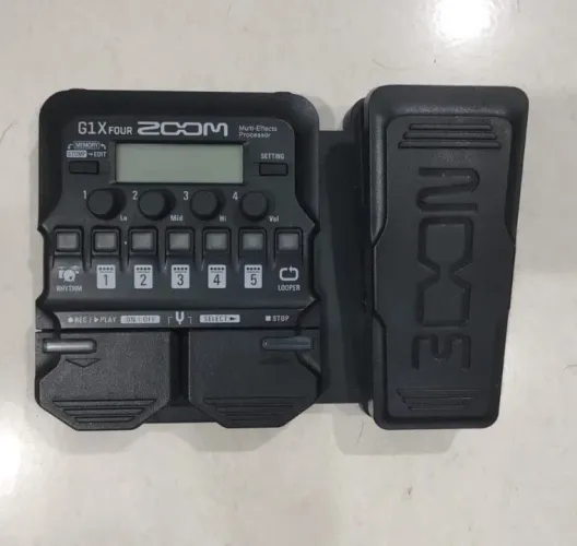 Vendo pedaleira Zoom G1X Four em ótimo estado